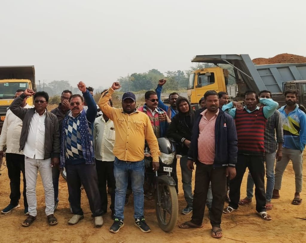 खान के गुर्गों ने आंदोलन खत्म नहीं करने पर दीप नारायण सिंह को गोली मारने की धमकी दी है…