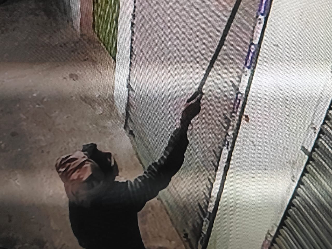 ज्वेलरी दुकान से लाखों की बनी आभूषण चोरों ने उड़ाई….