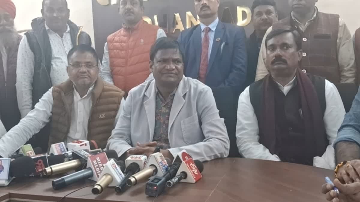 विधायक अरूप चटर्जी पर बरसे सांसद ढुल्लू महतो, कहा- निरसा को नहीं बनने देंगे बंगलादेश, बोरिया बिस्तर समेटकर भागना पड़ेगा…