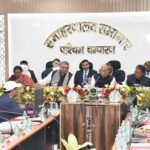 मुख्यमंत्री ने जिला में चल रही विकासात्मक योजनाओं को लेकर पश्चिम चंपारण में की समीक्षा बैठक…