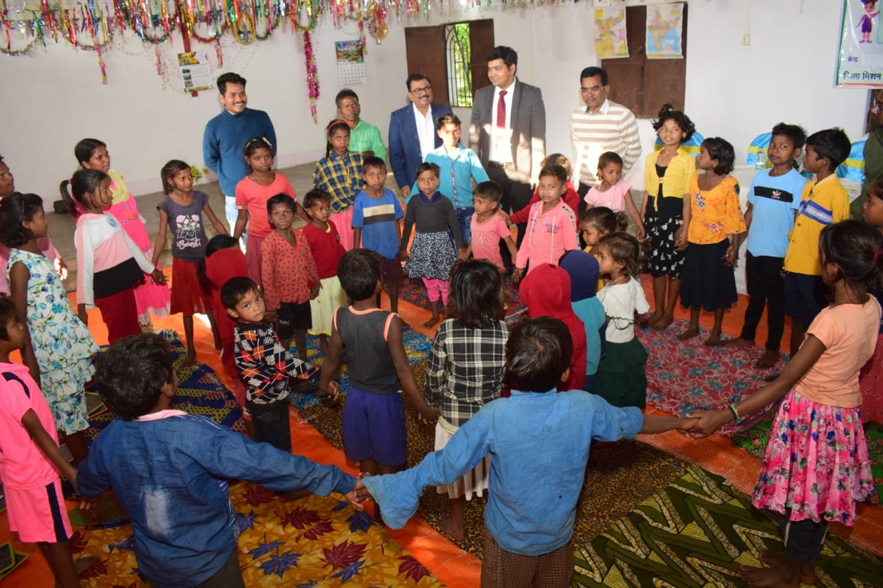 सखी दिवस पर उपायुक्त ने पहाड़िया बच्चों को पढ़ाई एवं खेल सामग्री वितरित किए, तथा उन्हें जागरूक किया…