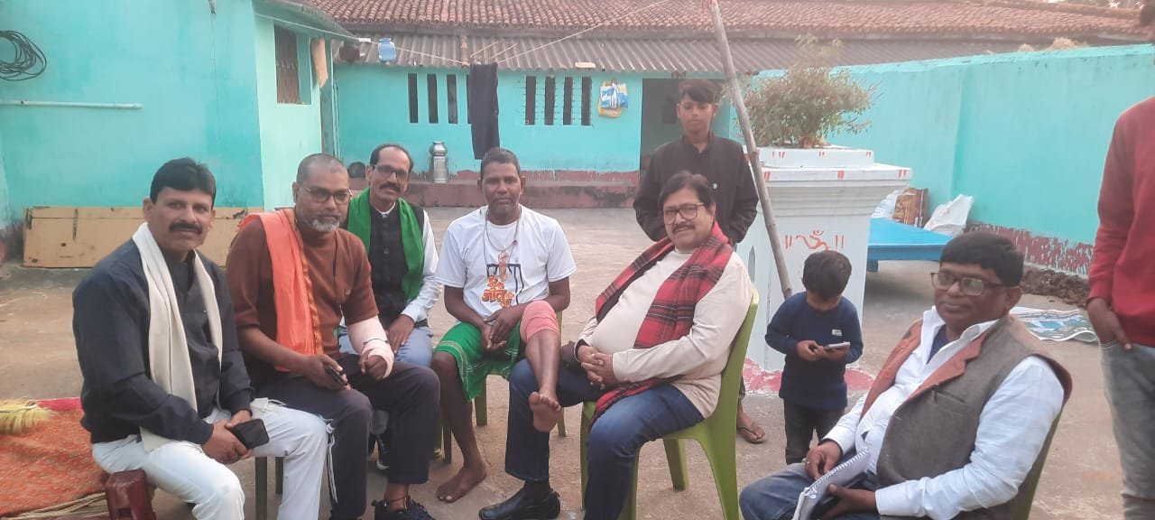 बलराम मंडल के टुटा पैर चुन्ना सिंह के पांव पर टिका, टुटे हाथ का दर्द रंजीत के जिम्मे…