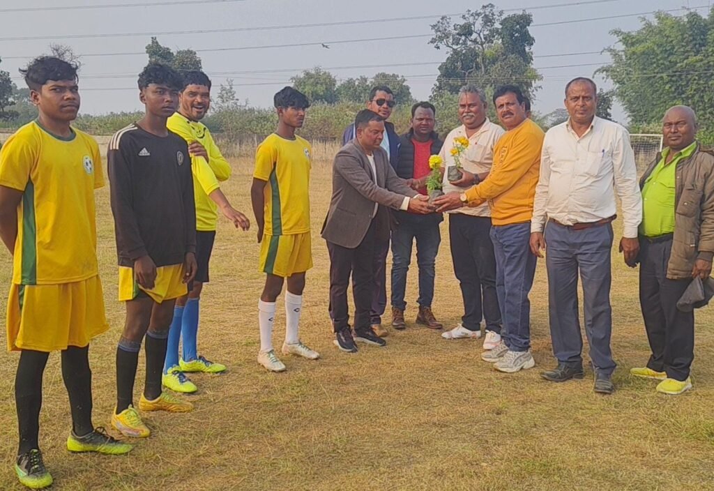 अनगड़ा में किक फुटबॉल की हुई शुरुआत…