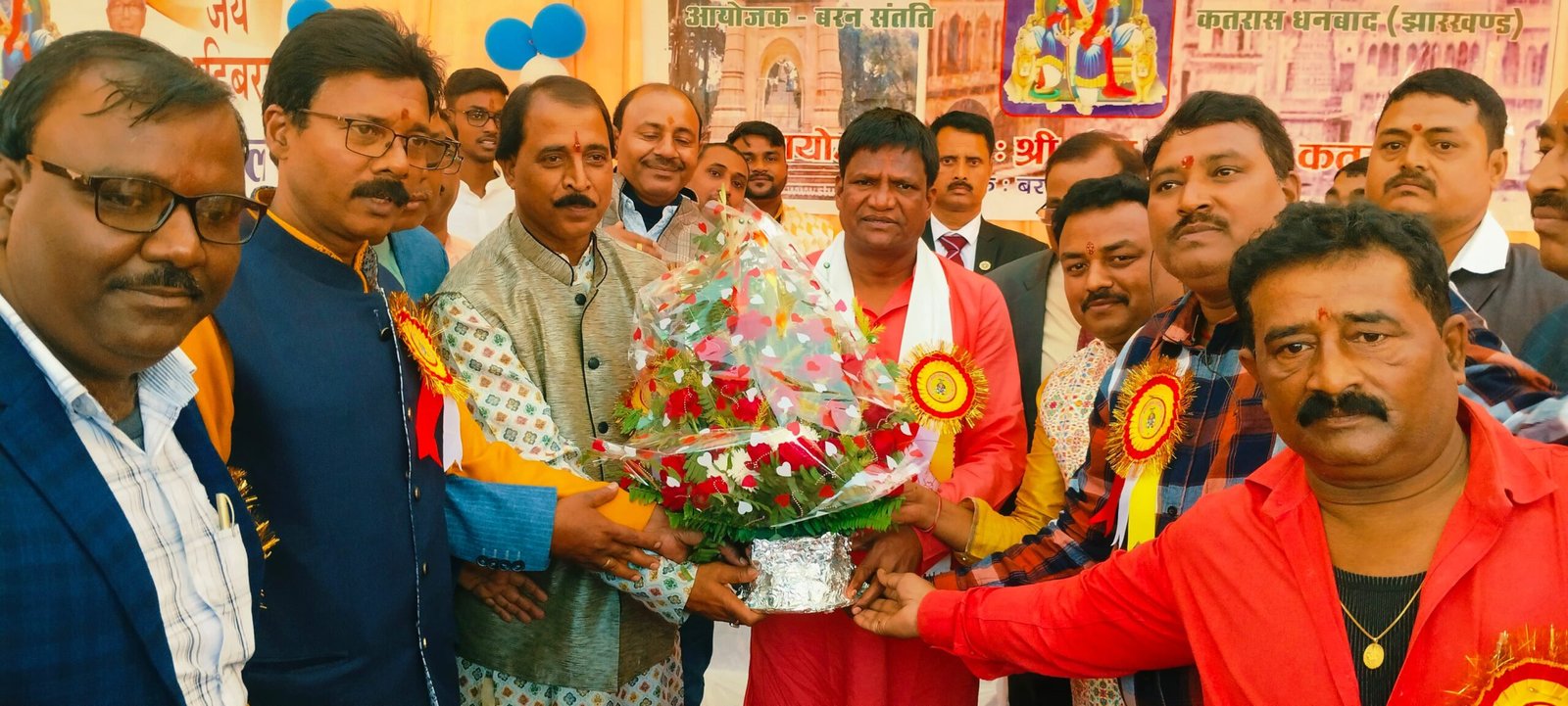 गंगा गौशाला के प्रांगण में महाराजा अहीबरण की जयंती सह बरनवाल मोदी सेवा समिति का मिलन समारोह खूब धूमधाम के साथ मनाया गया…