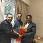 कैबिनेट मंत्री बड़े भाई तुल्य सुदिव्य कुमार सोनू से रांची परिषदन मे विधायक अनूप सिंह के साथ मिल पुष्पगुच्छ दिया और धनबाद मे MADA को पुनः प्रवर्तन करने का अनुरोध किया…