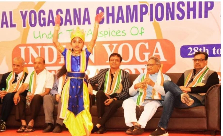 राष्ट्रीय योगासन प्रतियोगिता : 26 राज्यों के 800 खिलाड़ियों का धनबाद में हुआ जुटान…