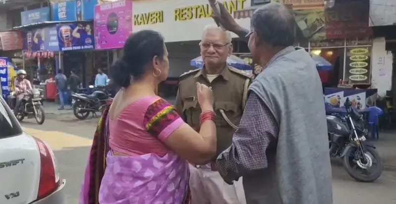 दिनदहाड़े महिला के गले से सोने की चेन झपटकर फरार हुए अपराधी, पुलिस जांच में जुटी…