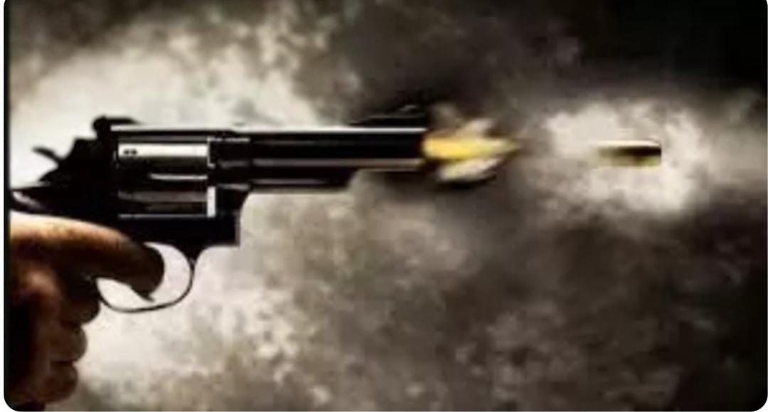 रांची में कैशियर से दिनदहाड़े 13 लाख की लूट,विरोध करने पर एक, को मारी गोली…