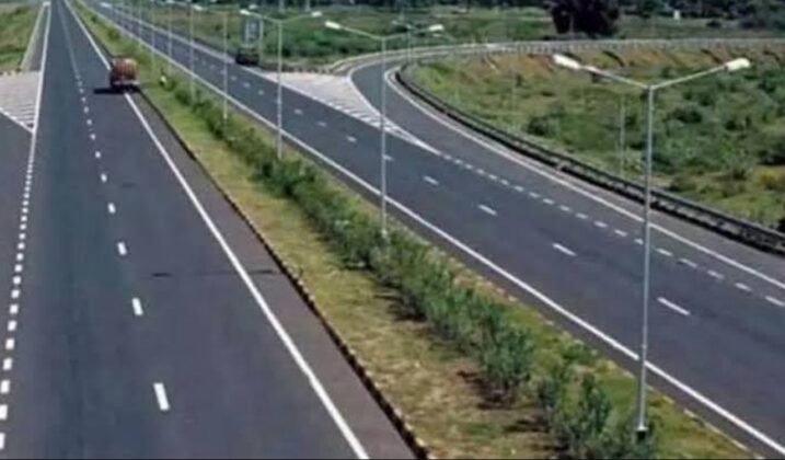 भुईंफोड़ मोड़ से बिनोद बिहारी चौक तक फोर लेन सड़क…