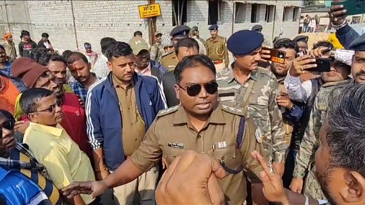 गोपीनाथपुर कोलियरी में नियोजन की मांग को लेकर चल रहे धरना के बीच भाजपा और इंडिया गठबंधन हुआ आमने सामने,स्तिथि तनावपूर्ण…