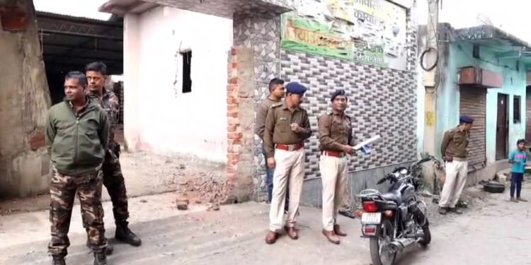 वासेपुर के गैंगस्टर प्रिंस खान के घर की कुर्की के लिए पहुंची एटीएस की टीम…