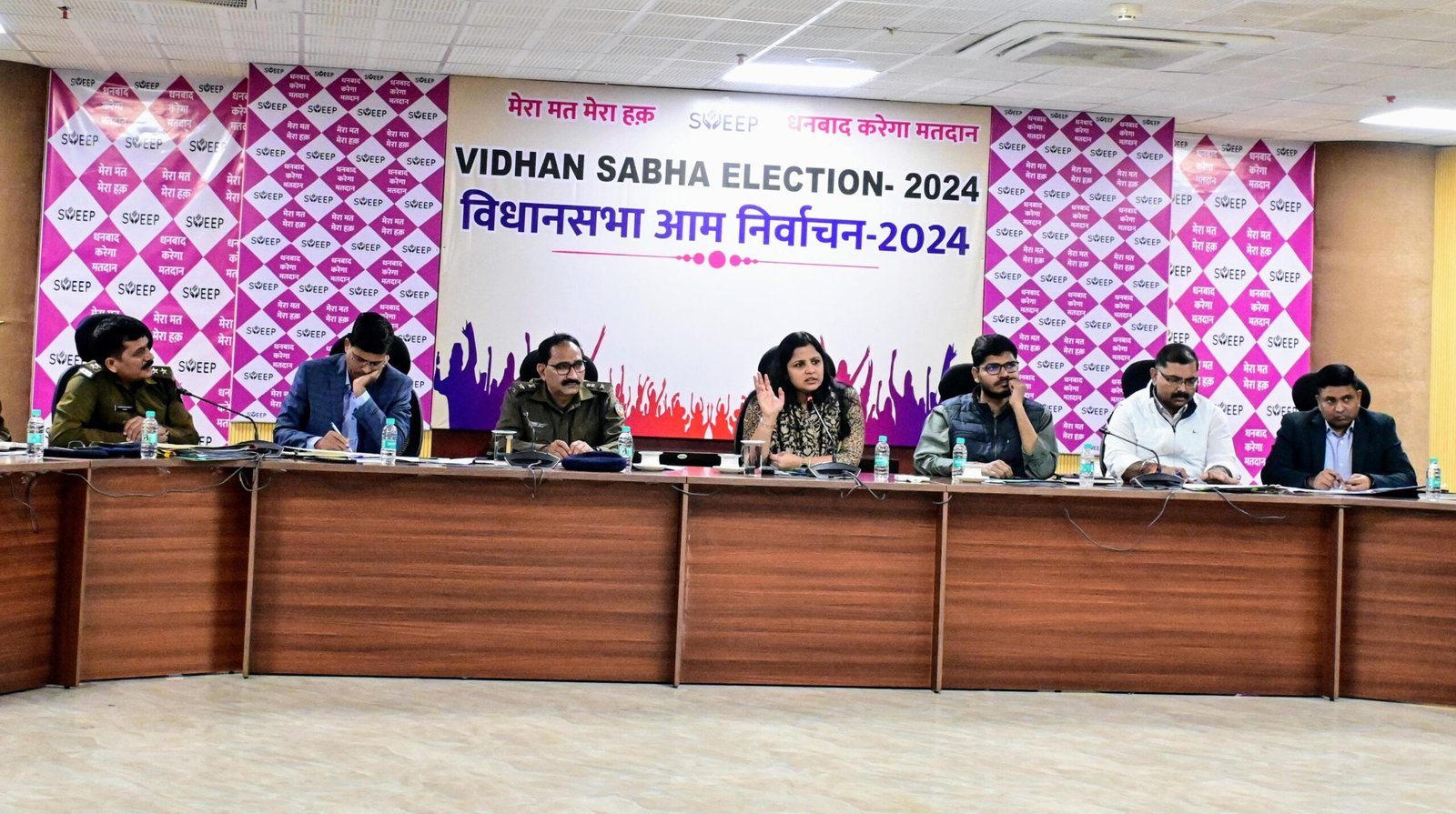 गोविंदपुर व निरसा में जाम की समस्या का त्वरित समाधान करने का उपायुक्त ने दिया निर्देश..आवारा पशुओं को लेकर नगर निगम को कार्रवाई करने का निर्देश