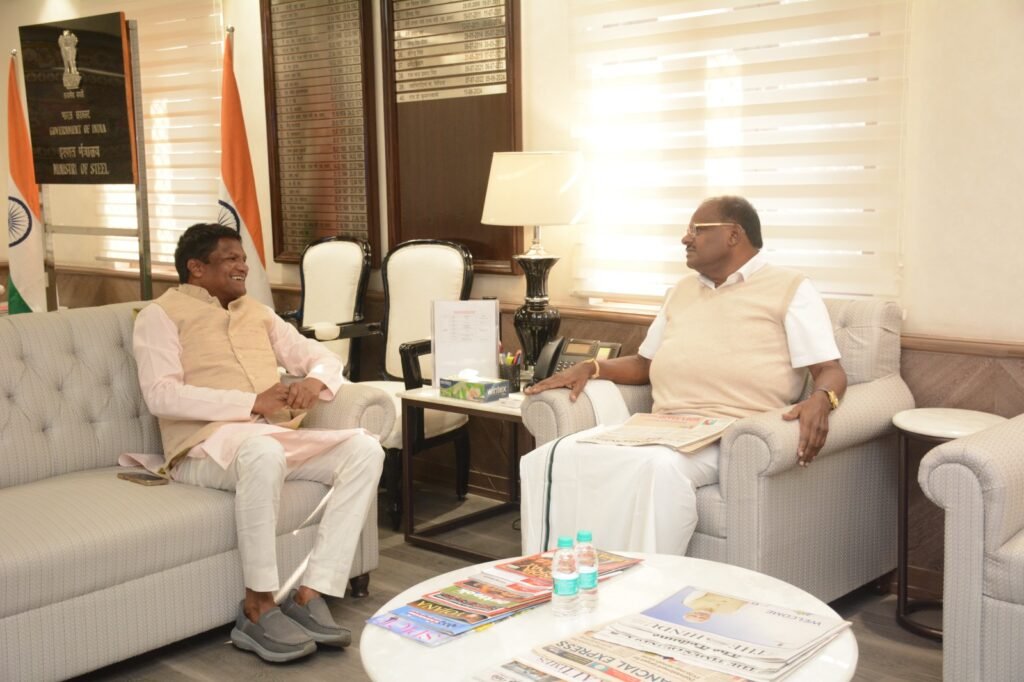 सांसद ढुलू महतो ने इस्पात मंत्री से किया मुलाकात, क्षेत्र की समस्याओं से कराया अवगत