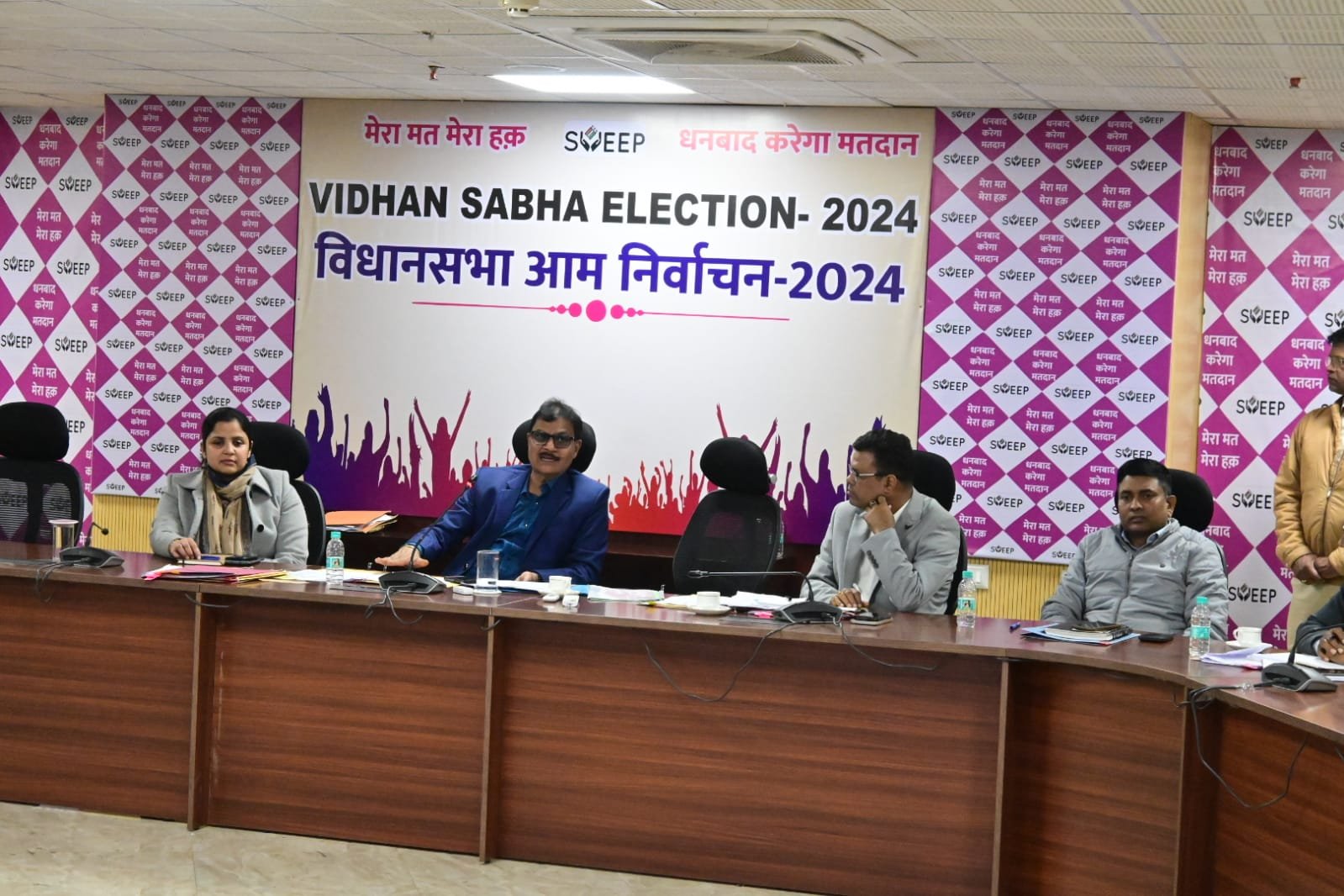 उत्तरी छोटानागपुर प्रमंडलीय आयुक्त ने की धनबाद जिले की समीक्षा