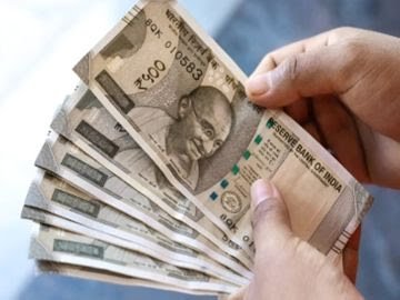 दो योजनाओं का हाल:पहली से 10वीं तक के बच्चों को पढ़ाई के लिए पैसों का तो गरीबों को निवाले का इंतजार…