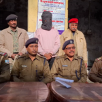 जामताड़ा का बीएससी छात्र धनबाद में किराए के मकान से कर रहा था साइबर अपराध.. बैंक केवाईसी और मोबाइल रिचार्ज के नाम पर कर रहा ठगी..साइबर थाना की पुलिस ने गिरफ़्तार कर भेजा जेल..