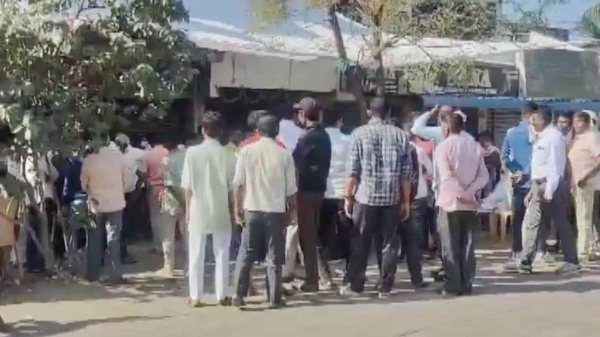 बेटे ने कर दी माता-पिता की हत्या, जानें वजह….