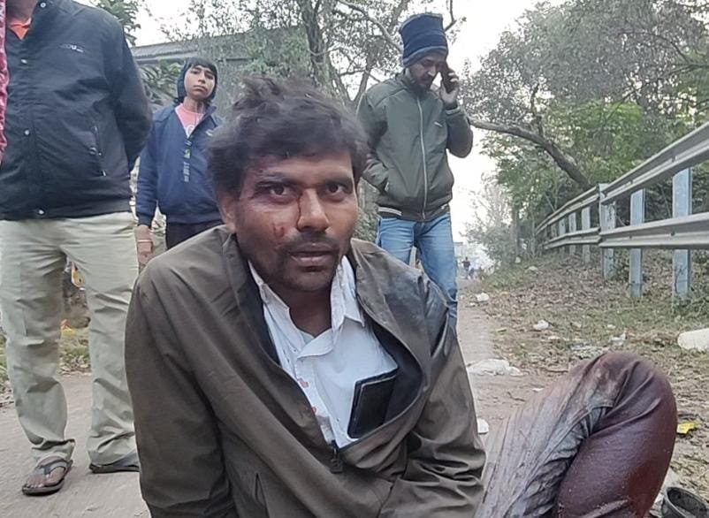 ट्रेन से गिरने से एक व्यक्ति घायल, ग्रामीण की मदद से भेजा गया अस्पताल…