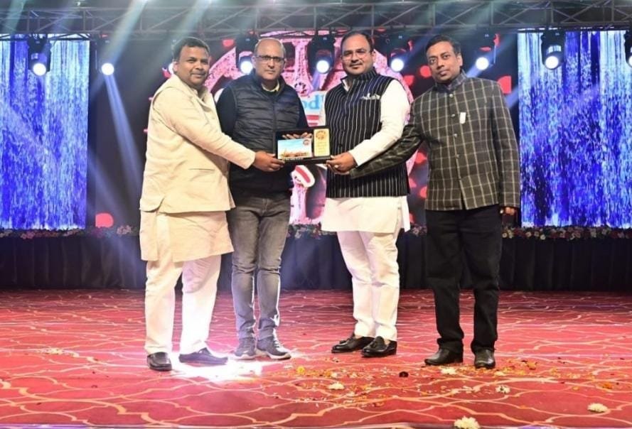 न्यू ईयर 2025: नववर्ष के जश्न में डूबा कोयलांचल, धनबाद के पार्कों और मॉल में उमड़ी भीड़…