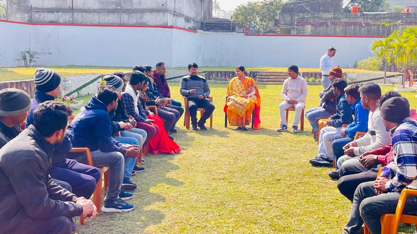 मोनेट कोलवासरी के बंद होने से उत्पन्न समस्याओं को  लेकर मजदूरों ने झरिया विधायक से मिलकर सुनाई अपनी व्यथा…