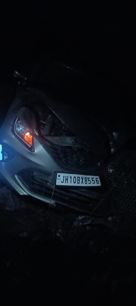 मुराईडीह हटिया बाजार के पास हीरक रोड में स्विफ्ट कार दुर्घटनाग्रस्त, चालक की जान एयरबैग ने बचाई…