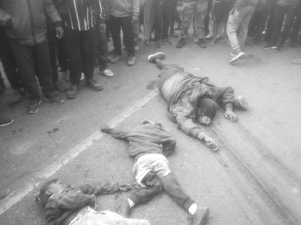 रामगढ़ में आलू लदे ट्रक ने स्कूली बच्चों से भरे ऑटो को रौंदा, चालक समेत 4 की मौत….