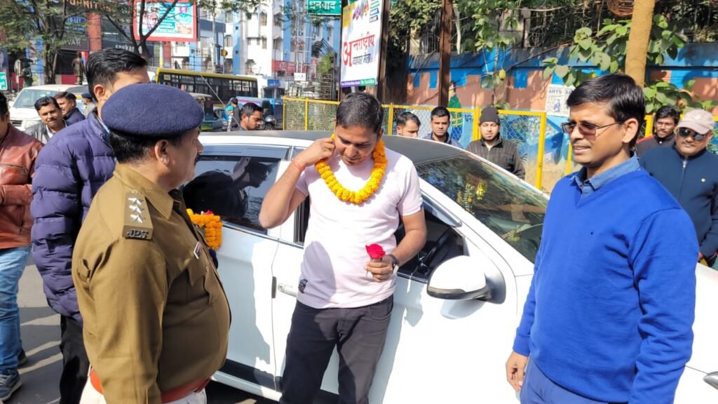 ट्रैफिक DSP और DTO ने सड़क सुरक्षा माह के तहत यात्रियों को पढ़ाया सेफ्टी रूल्स का पाठ…