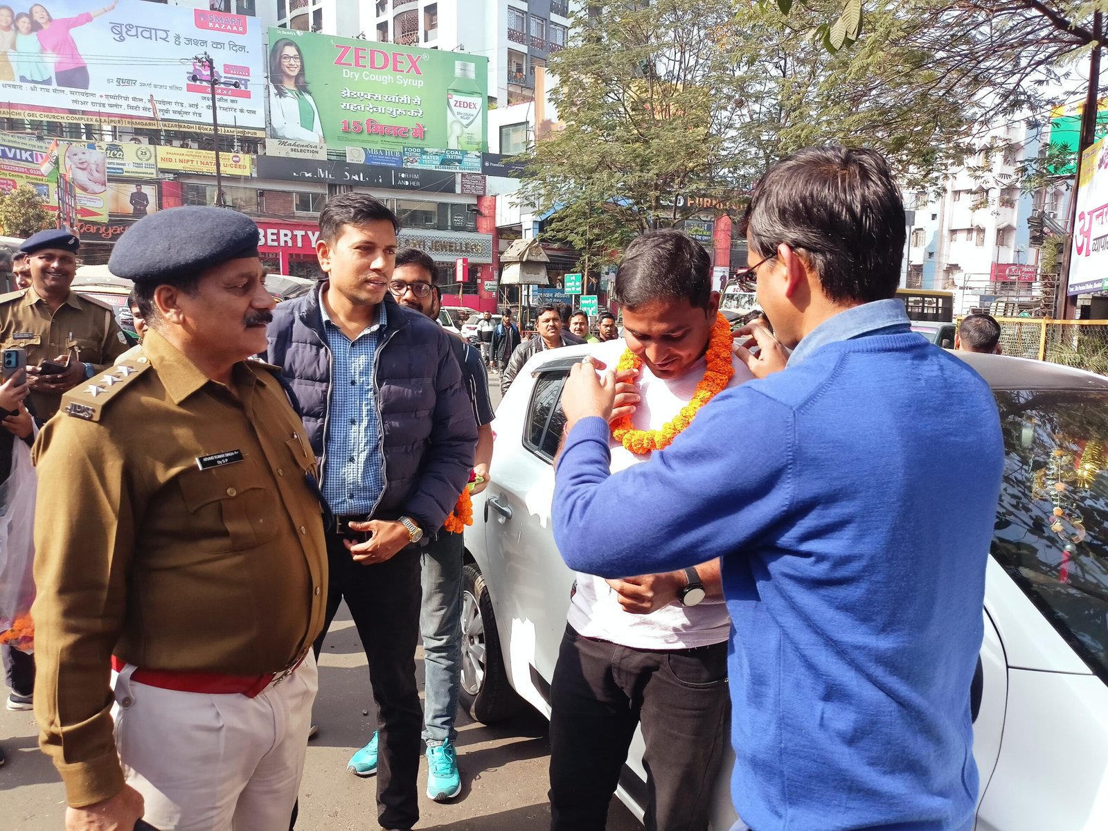 सिटी सेंटर चौक पर सड़क सुरक्षा को लेकर रोज ऐट रोड कार्यक्रम चलाया गया…