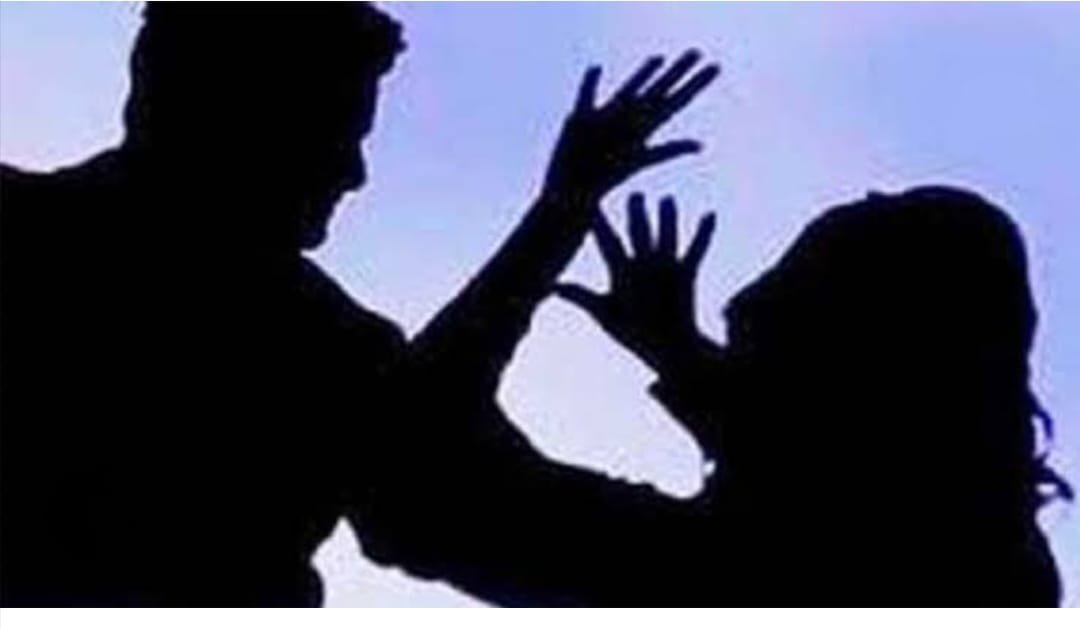 एक मुखिया को दो युवतियों के साथ छेदारडीह जंगल मे ग्रामीणों ने पकड़ा मचा जमकर बवाल देर रात तक चला मैनेजिंग…