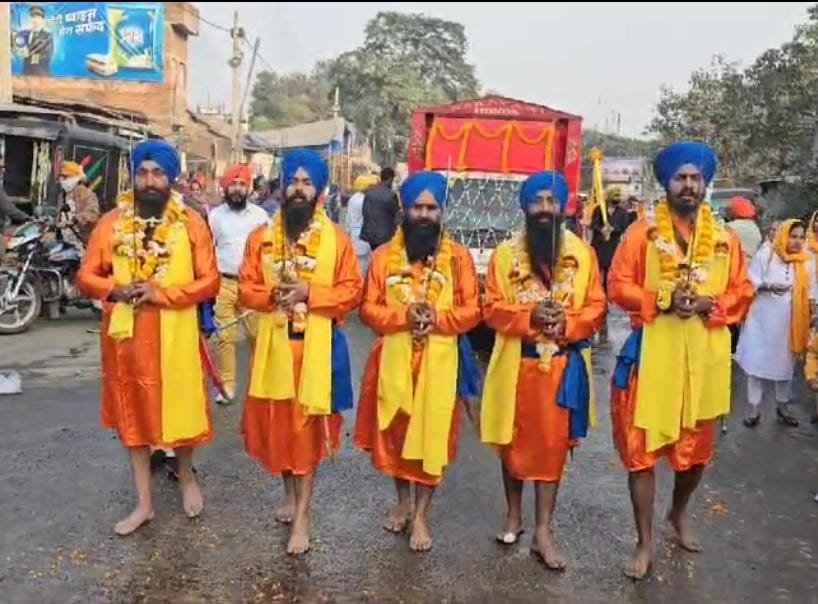 गुरु गोविन्द सिंह जी के प्रकाश पर्व के अवसर पर निकाला गया भव्य नगर कीर्तन…