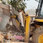 रेलवे द्वारा हटाया गया अतिक्रमण , विस्थापित हुए लोगों के बीच दिखा आक्रोश,विधायक अरूप पहुंचे मौके पर पुनर्वास का दिया आश्वाशन…