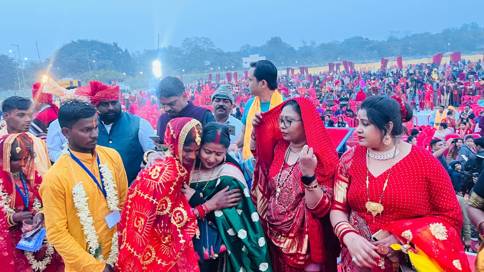 सर्व धर्म सामूहिक विवाह कार्यक्रम में झरिया विधायक रागिनी सिंह पहुंच 101 जोड़ियों को उज्जवल भविष्य की कामना करते हुए दिया आशिर्वाद…