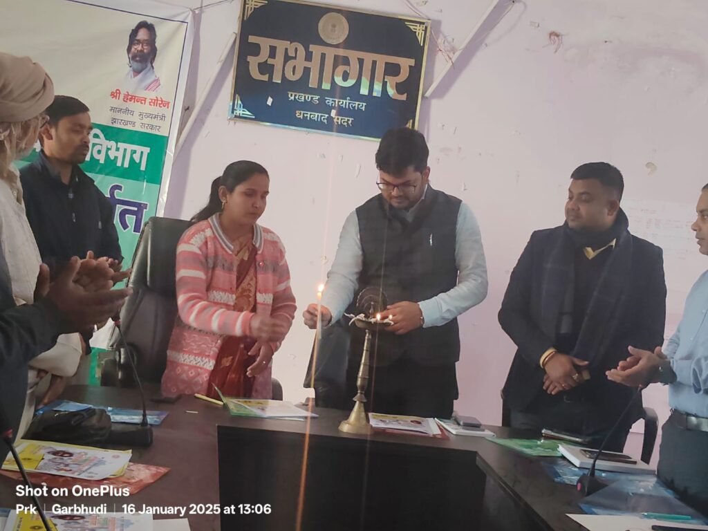 प्रवासी मजदूरों के निबंधन,लाभ हेतू धनबाद प्रखंड में एकदिवसीय कार्यशाला का आयोजन…