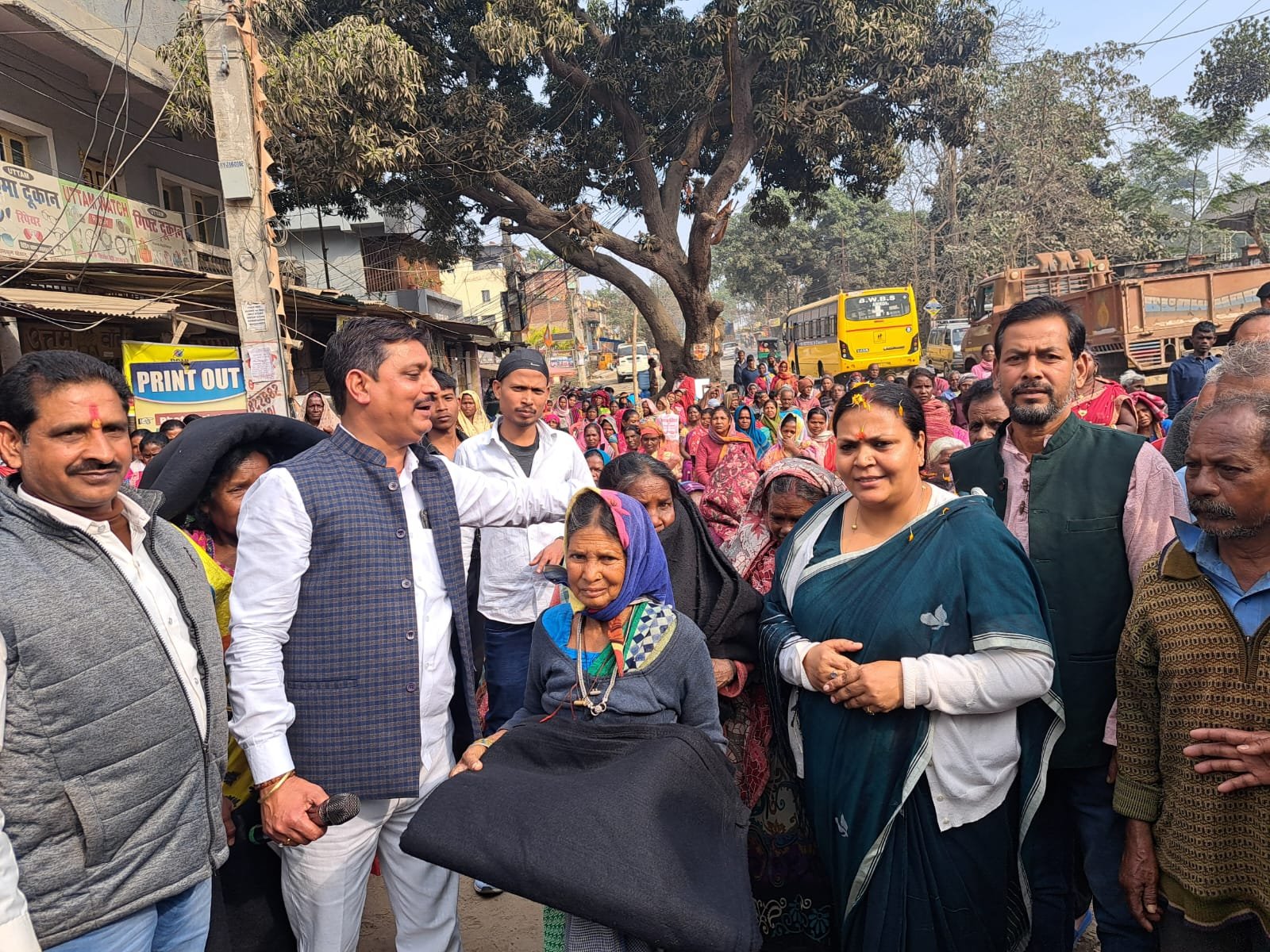 नामकुम में आरबी पाण्डेय फाउण्डेशन ने जरूरतमंदों 400 लोगों के बीच कंबल का किया वितरण,जन सेवा से बड़ा कोई सेवा नहीं हैः दीपिका पाण्डेय…