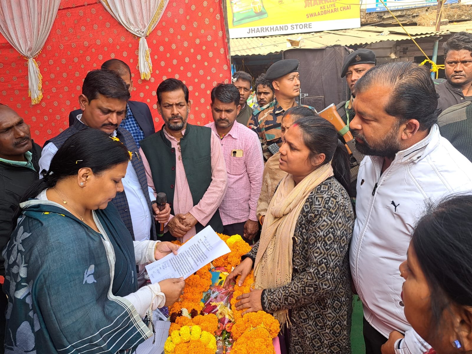 फुटपात दुकानदार संघ ने जियाडा के मनमानी रवैय को लेकर मंत्री को सौपा ज्ञापन,मंत्री ने दिया जल्द ही समस्या दूर करने आश्वासन…