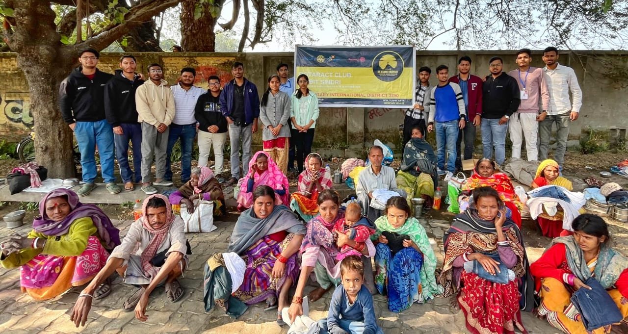 BIT सिन्दरी के रोटरेक्ट क्लब ने क्लाथ डोनेशन ड्राइव फेस 2 का किया आयोजन…