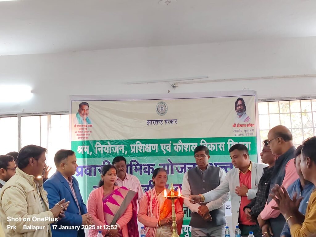 प्रवासी मजदूरों के निबंधन,लाभ हेतू धनबाद प्रखंड में एकदिवसीय कार्यशाला का आयोजन…