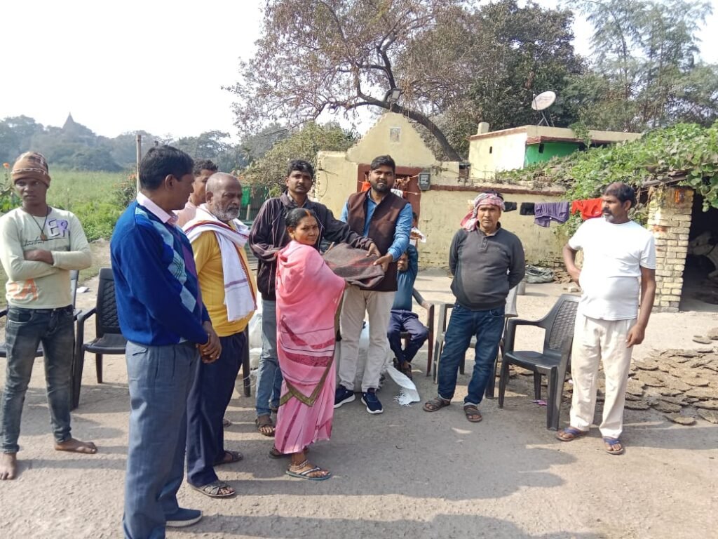 बढ़ते ठंड को देखते हुए कांग्रेस झरिया नगर अध्यक्ष ने जरुरत मंद लोगों बीच किया कंबल वितरण…