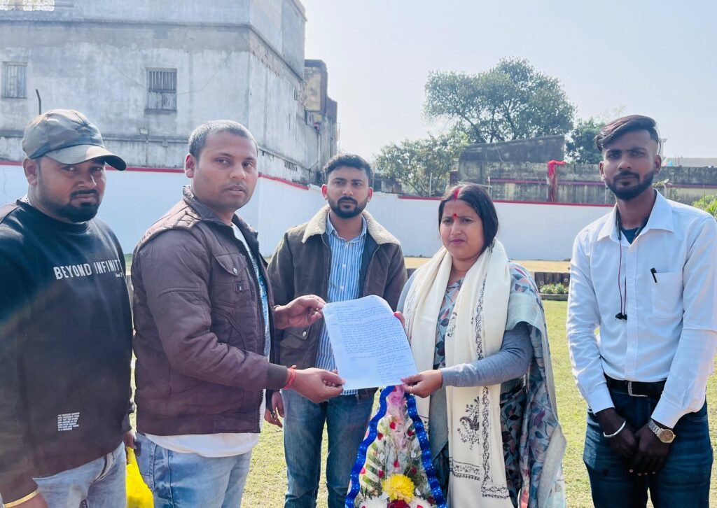 पर्यावरण अधिनियम का उल्लंघन कर आरा मशीन संचालित करने के विरोध में ग्रामीणों ने झरिया विधायक से मिलकर किया शिकायत, सौंपा ज्ञापन…