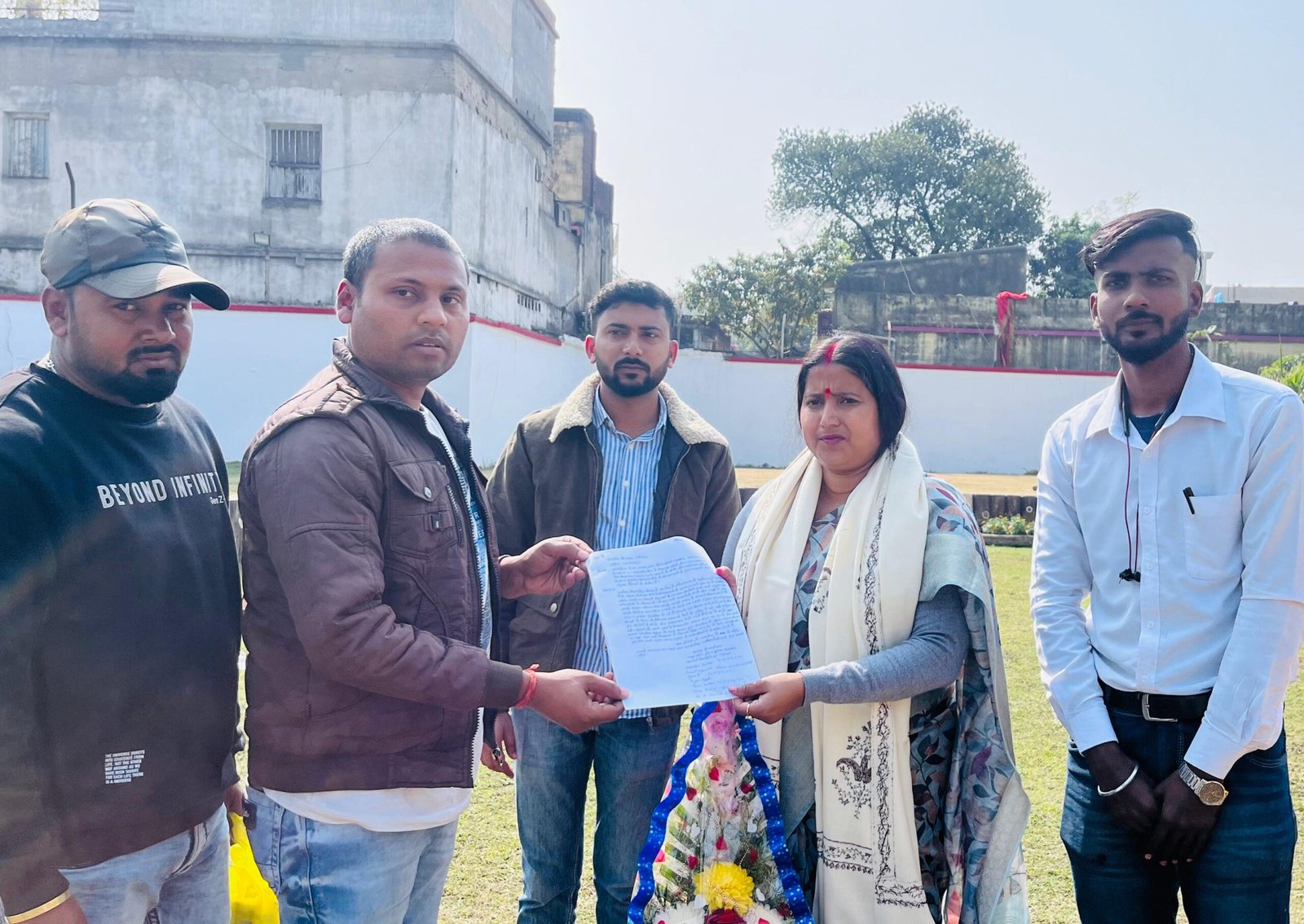 पर्यावरण अधिनियम का उल्लंघन कर आरा मशीन संचालित करने के विरोध में ग्रामीणों ने झरिया विधायक से मिलकर किया शिकायत, सौंपा ज्ञापन…