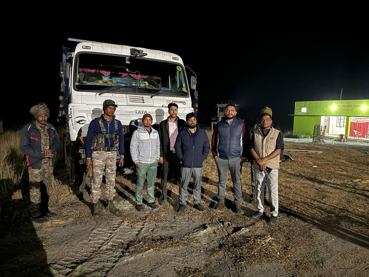 बिना परिवहन चालान अवैध बालू लदा हाइवा व ट्रेक्टर जब्त..गोविंदपुर व टुंडी थाना में एफआईआर दर्ज…