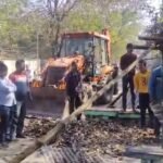 पॉलिटेक्निक में रोड से लेकर कार्मल स्कूल तक चला धनबाद नगर निगम का अतिक्रमण अभियान..अतिक्रमणमुक्त कराए गए सड़क किनारे की जगह…