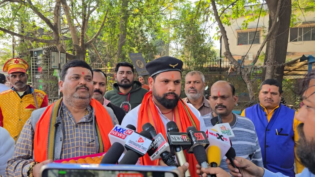 रामलाल की प्राण प्रतिष्ठा की पहली वर्षगांठ के उपलक्ष्य में उदय व दिलीप ने बांटे लड्डू…