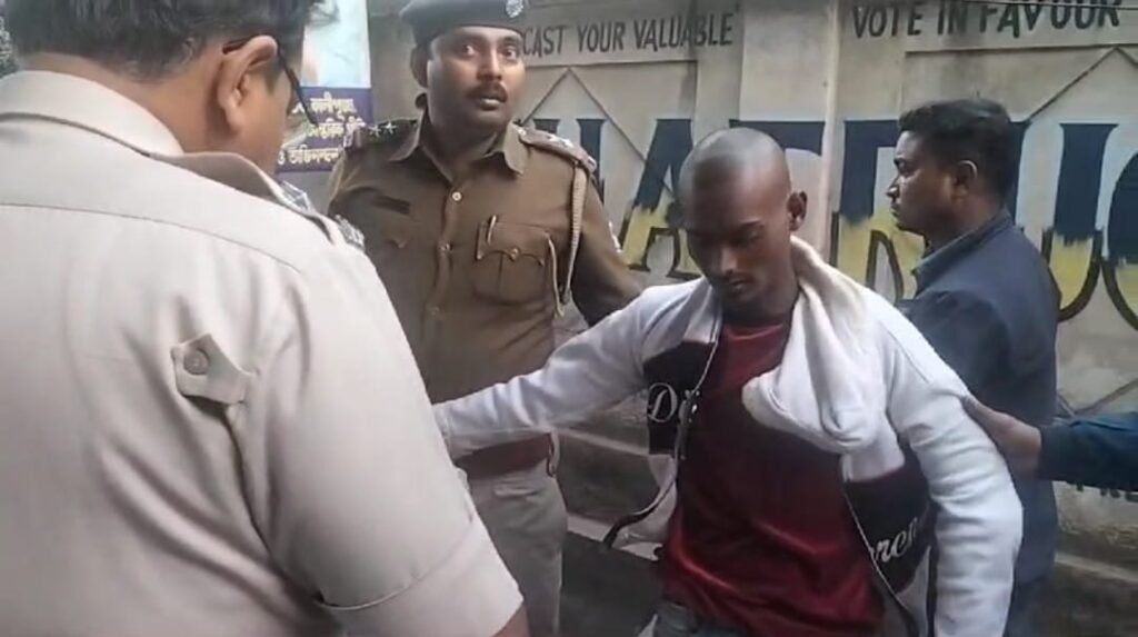 पश्चिम बंगाल की पुलिस सुरक्षा पर उठा सवाल…राज्य के क़ानून मंत्री के घर मे घुसकर एक युवक ने की पत्थर बाजी, आरेस्ट…