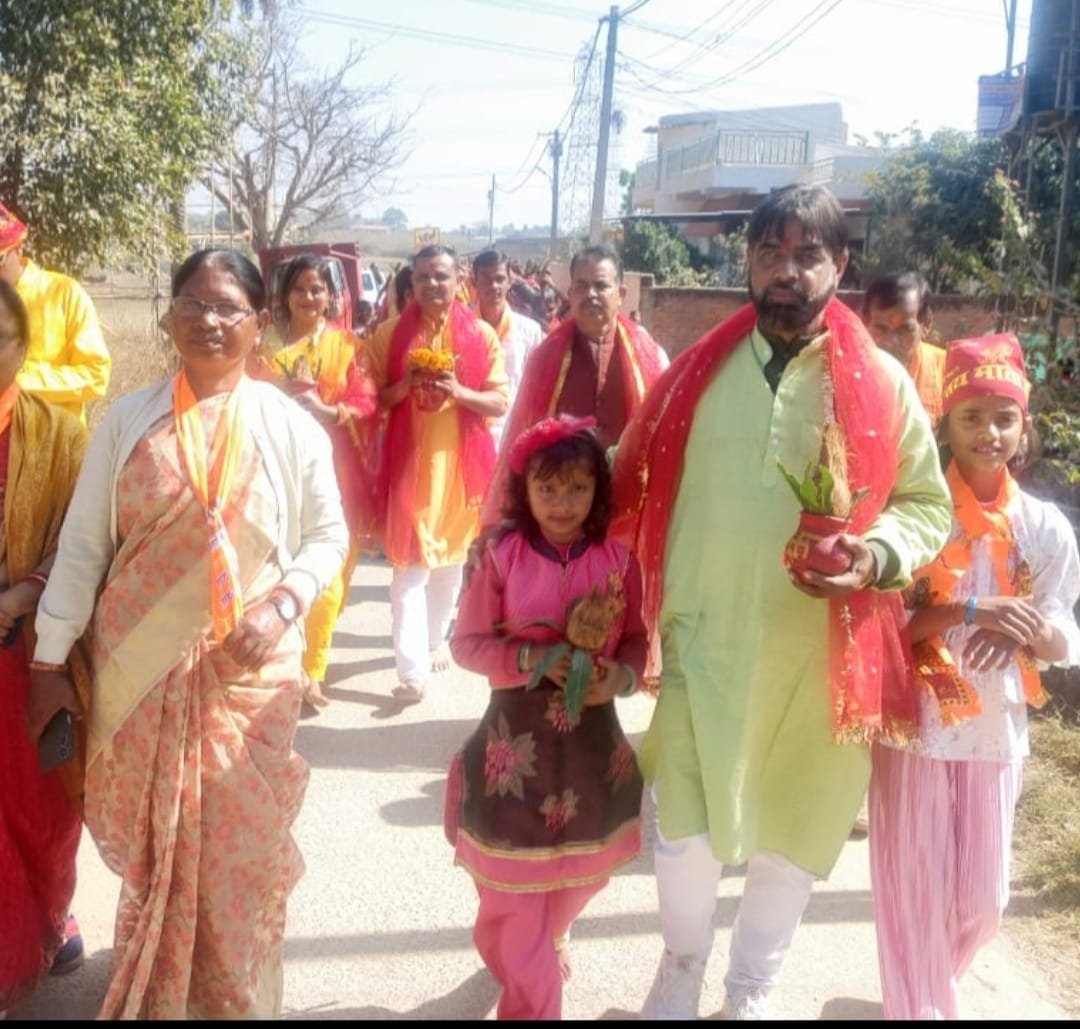 शिव हनुमान मंदिर का मना पहला वार्षिक उत्सव, मनोज सिंह ने गरीबों को बांटा कंबल…