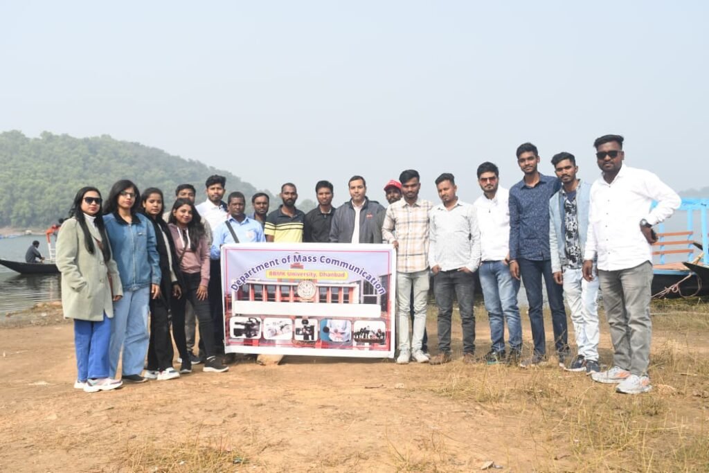 मैथन के वादियों में मास कम्यूनिकेशन डिपार्टमेंट ने किया वनभोज का आयोजन…