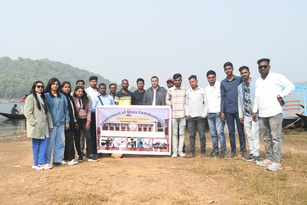 मैथन के वादियों में मास कम्यूनिकेशन डिपार्टमेंट ने किया वनभोज का आयोजन…