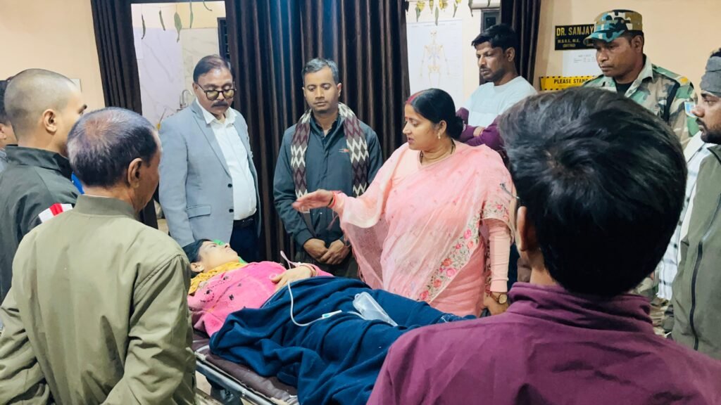 सड़क दुर्घटना में घायलों को झरिया विधायक रागिनी सिंह ने की तत्काल मदद…