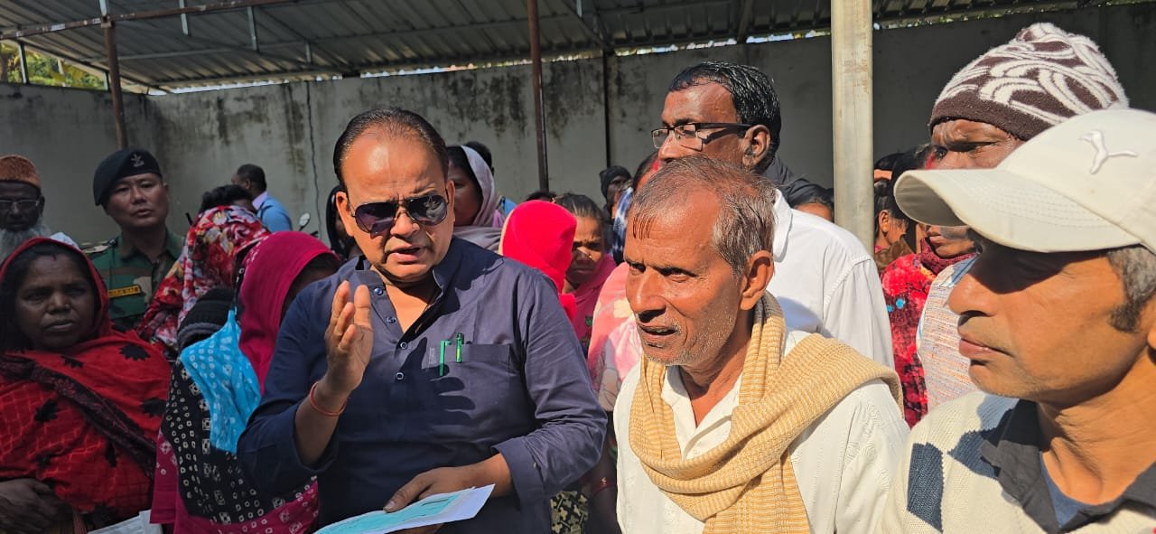 मंत्री इरफान अंसारी ने पार्टी धर्म निभाया, शंकर यादव को दिया ₹50,000 का चेक, आर्थिक तंगी और बिमारी में साथ देने का दिया था भरोसा…