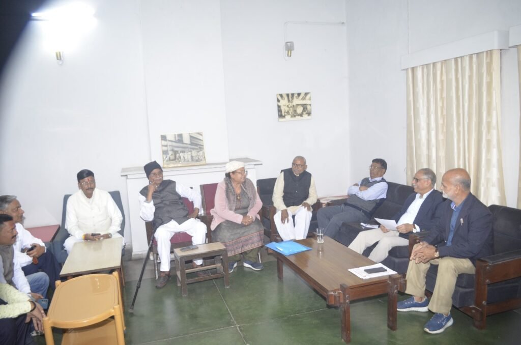 FCIL के OSD सुरेन्द्र सिंह शेखावत से मुलाकात कर सिंदरी में 33 साल के लिए आवास लीज पर देने के लिए आग्रह किया…